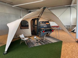 Holtkamper Aero vouwwagen opgezet met voortent