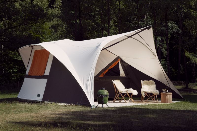 Canopy with sidewalls Canopy with sidewalls