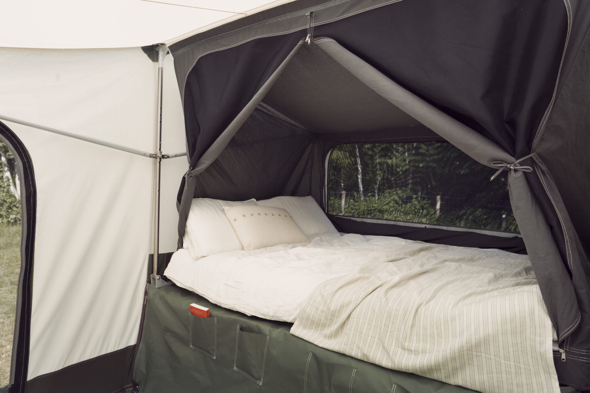 Bed 210cm x 155cm